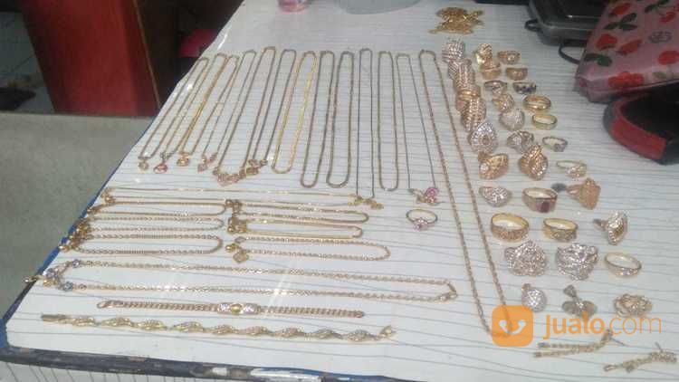 Perhiasan emas tanpa surat