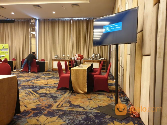 Sewa Proyektor LED TV Videotron Projector Infocus Infokus Layar Screen Speaker