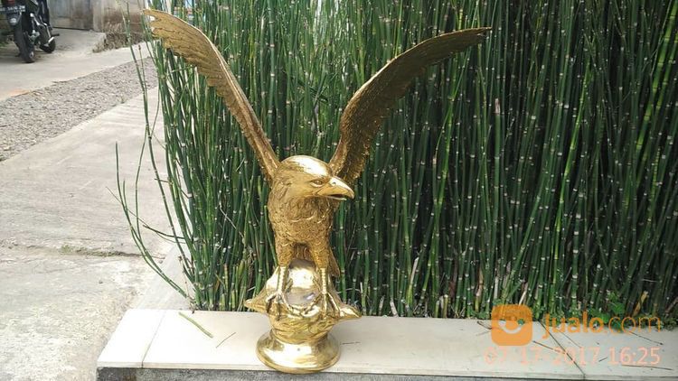 Kerajinan Patung Kuningan