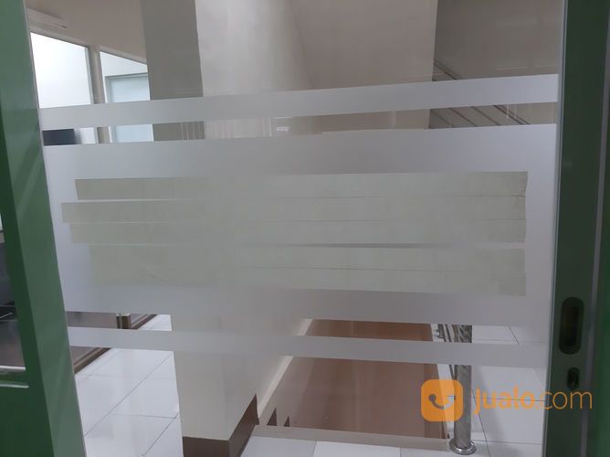 PASANG STIKER SANDBLAST CUTTING PINTU KACA KANTOR,KLINIK DI MEDAN