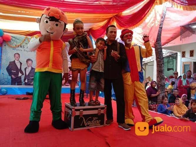 Badut Dan Tari Ular Cilik