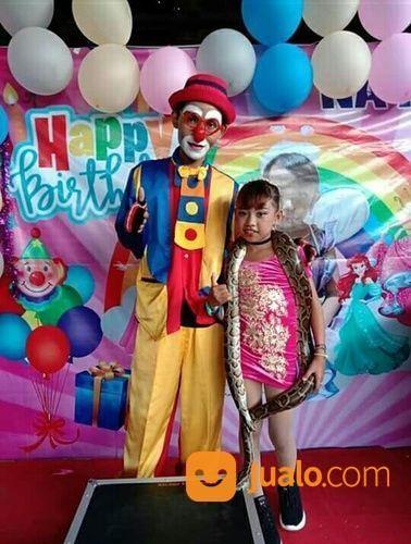 Badut Dan Tari Ular Cilik