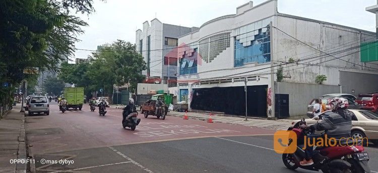 Bangunan Yang Berada Tengah Kota Bandung Lengkong Kecil