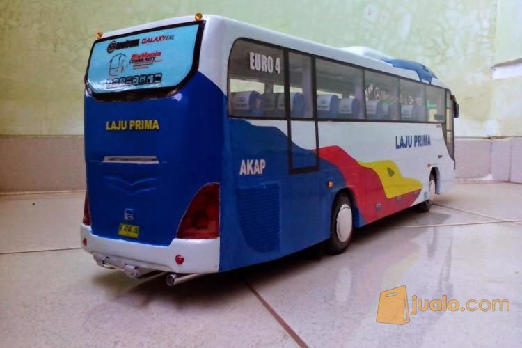 Miniatur Bus Indonesia Kayu Rapih