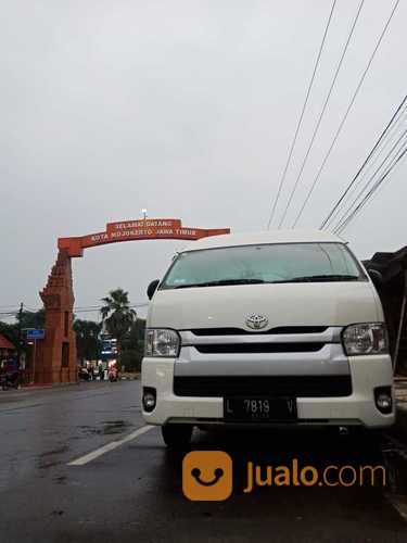 Sewa Xpander Ultimate + Driver Surabaya