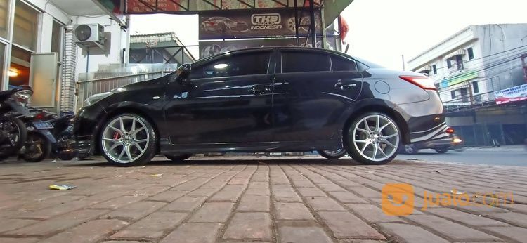 Modifikasi Toyota Vios Menggunakan Velg Racing HSR Ring 17 Dengan Ban Tipis Accelera