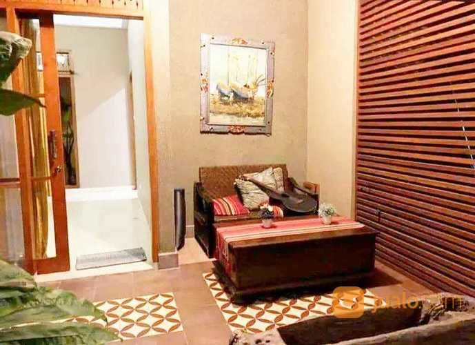 Rumah Dengan Kolam Renang Dekat Monumen Monjali Modern Klasik