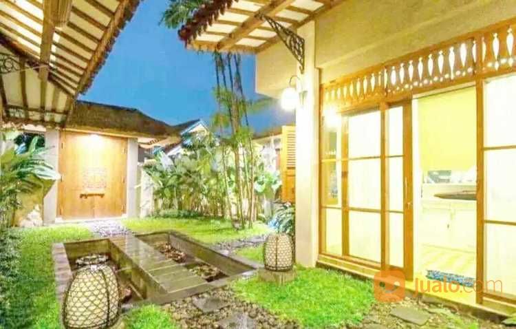 Rumah Dengan Kolam Renang Dekat Monumen Monjali Modern Klasik