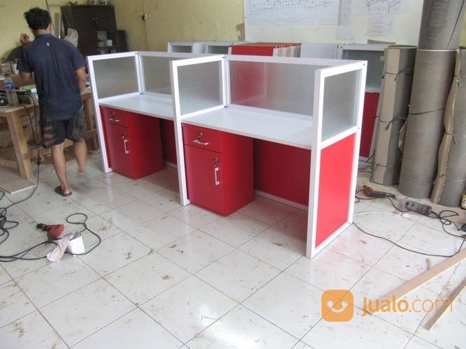 Meja Sekat (Cubical Lurus Hadap + Cabinet 1 Door 1 Drawer)