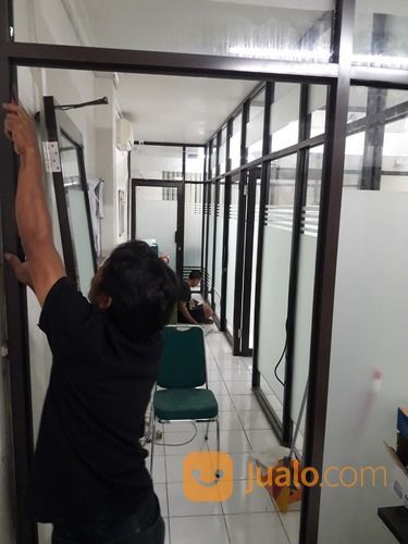 PARTISI ALUMINIUM DAN KACA