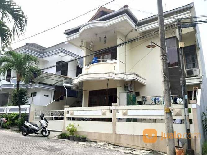 Rumah Dalam Perumahan Tatabumi Fasilitas Kolam Renang