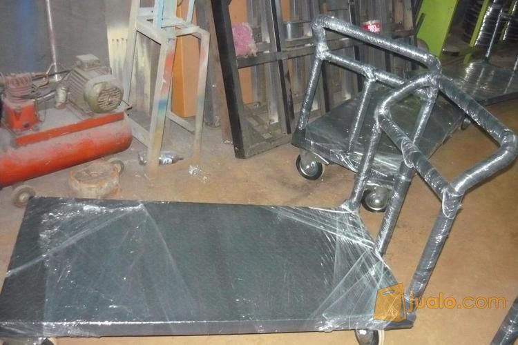 Trolley barang / trolley gudang (besi)