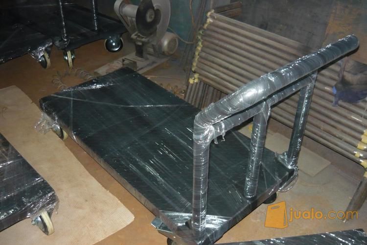 Trolley barang / trolley gudang (besi)