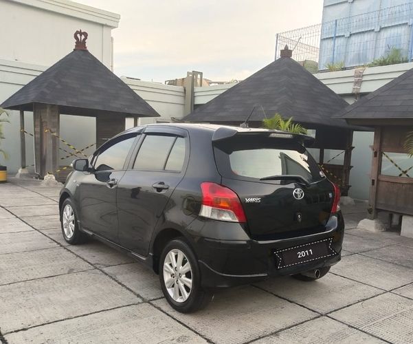Toyota Yaris E 1.5 AT 2011 Hitam HB