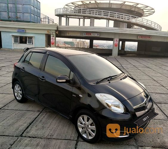 Toyota Yaris E 1.5 AT 2011 Hitam HB