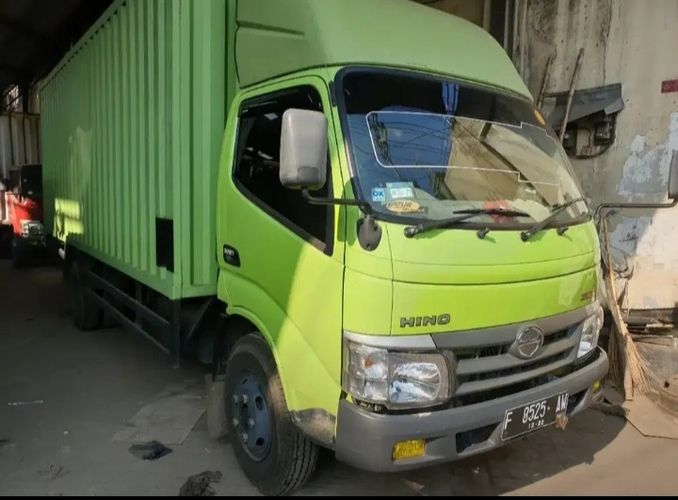 Truk Box Besi Bekas