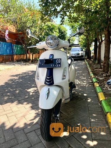 Piaggio Vespa Primavera Yacht Club 2018