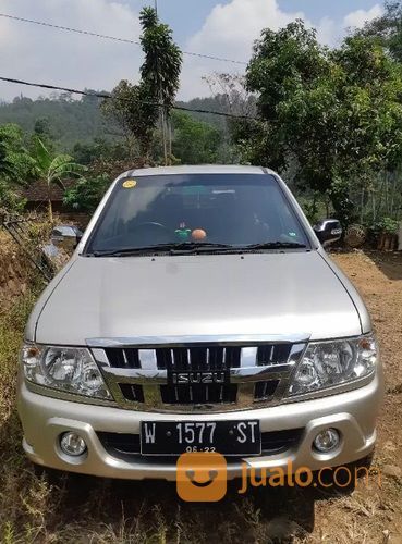Isuzu Panther Grand Touring 2012