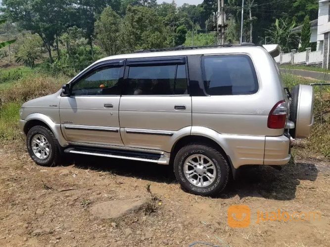 Isuzu Panther Grand Touring 2012