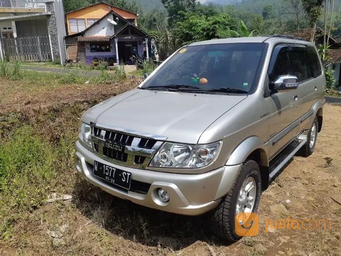 Isuzu Panther Grand Touring 2012