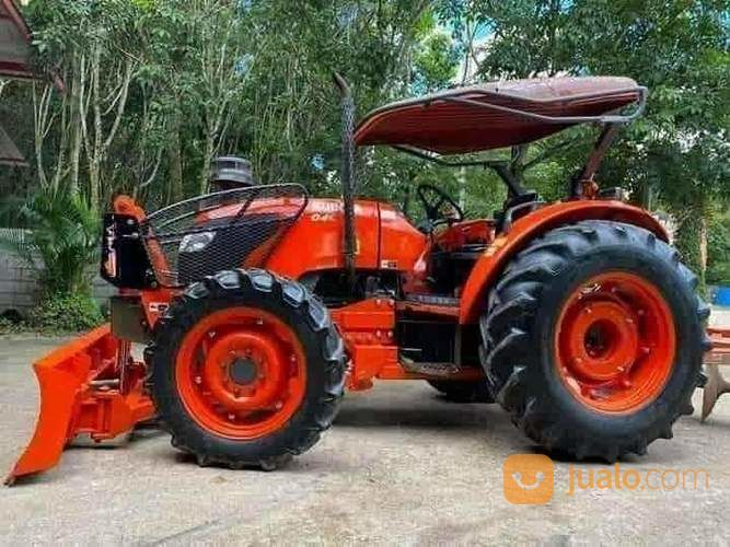 Traktor Kubota M7040 ( 4DW )