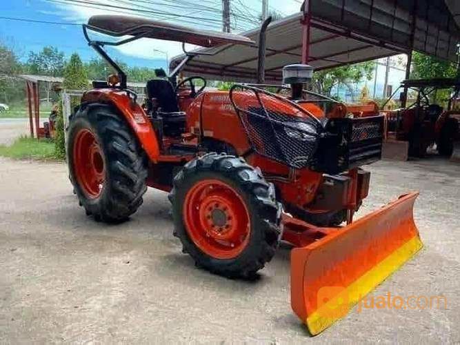 Traktor Kubota M7040 ( 4DW )