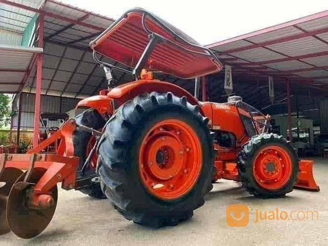 Traktor Kubota M7040 ( 4DW )