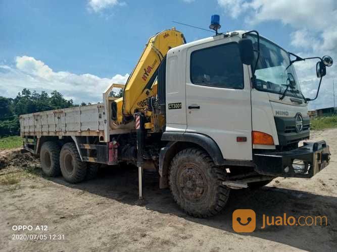 CRANE TRUCK HINO KAPASITAS 9 TON HYVA TH. 2018 PEMAKAIAN TERAWAT FAKTUR MILIK PRIBADI (BARANG JOSS)