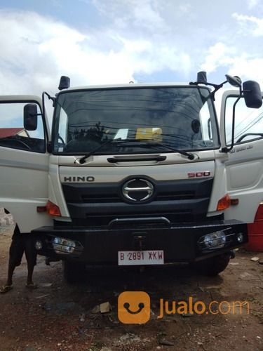 CRANE TRUCK HINO KAPASITAS 9 TON HYVA TH. 2018 PEMAKAIAN TERAWAT FAKTUR MILIK PRIBADI (BARANG JOSS)