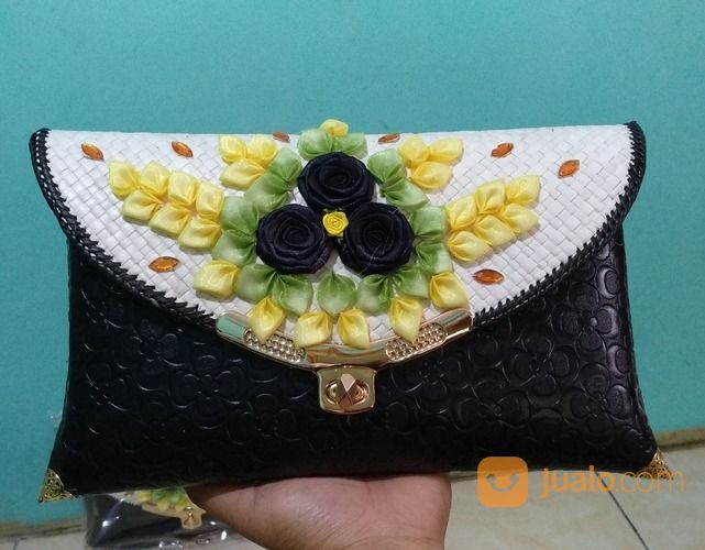 Dompet Mukena Pandan Anyaman