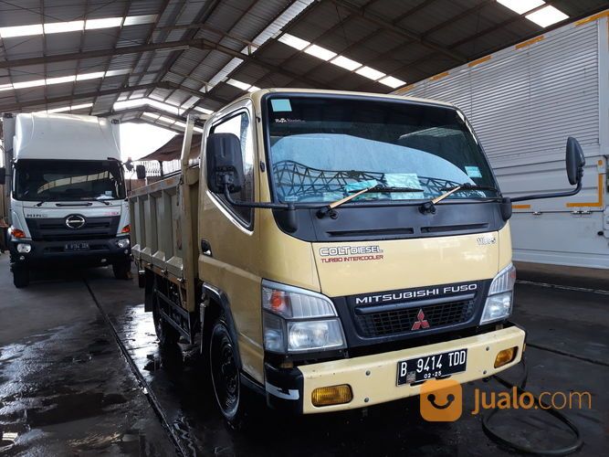 Mitsubishi Colt Diesel FE 71 Light Truck