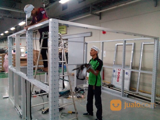 PARTISI ALUMINIUM DAN KACA