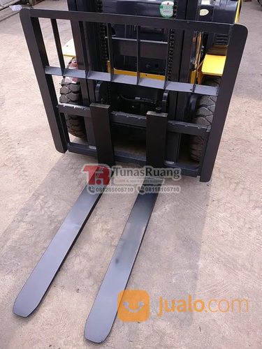 Forklift Komatsu Diesel 2.5 Ton Seri 17 3 Meter Lift Height