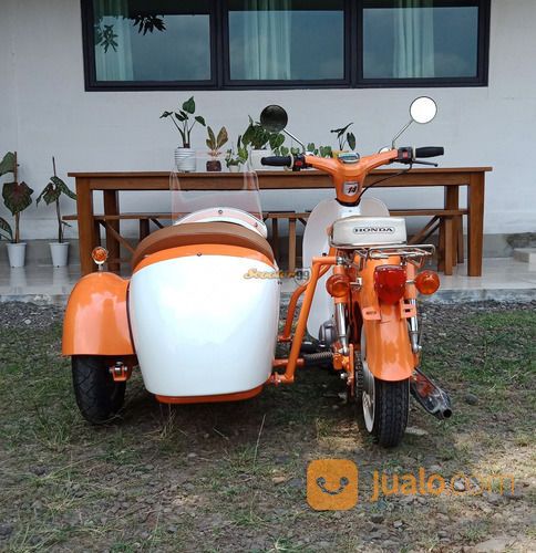 Motor Honda C70 Dengan Sespan Orange