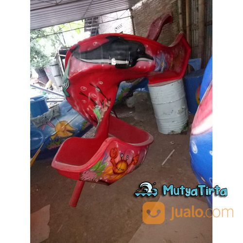 Perosotan Fiberglass Spiral Dengan Tangga Besi