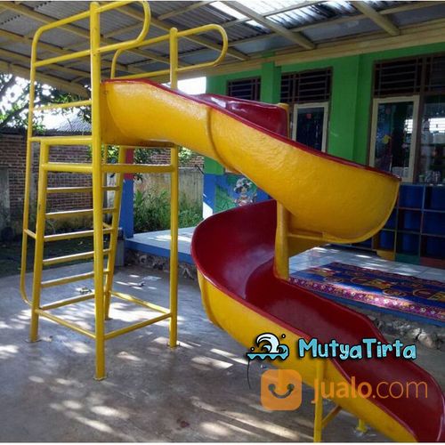 Perosotan Fiberglass Spiral Dengan Tangga Besi