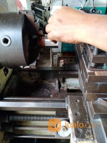 Mesin Bubut Panjang Kerja 1 Meter Swing 400 Mm Spindel 2 In