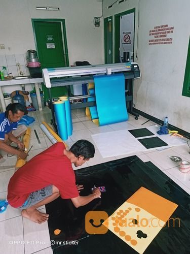 Cutting Sticker Buka 24 Jam