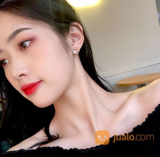 ANTING PERHIASAAN DAILY BENTUK LOVE BERLAPIS EMAS TITANIUM