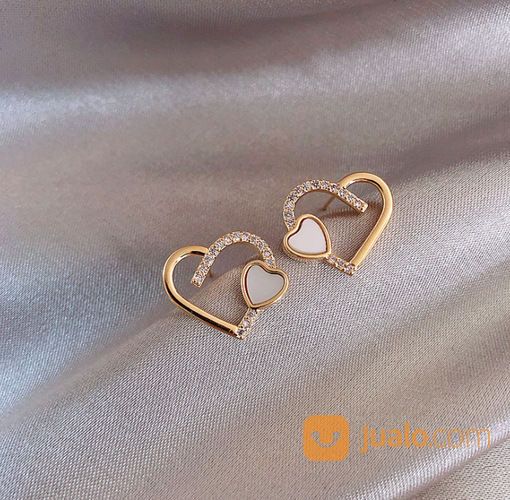 ANTING PERHIASAAN DAILY BENTUK LOVE BERLAPIS EMAS TITANIUM