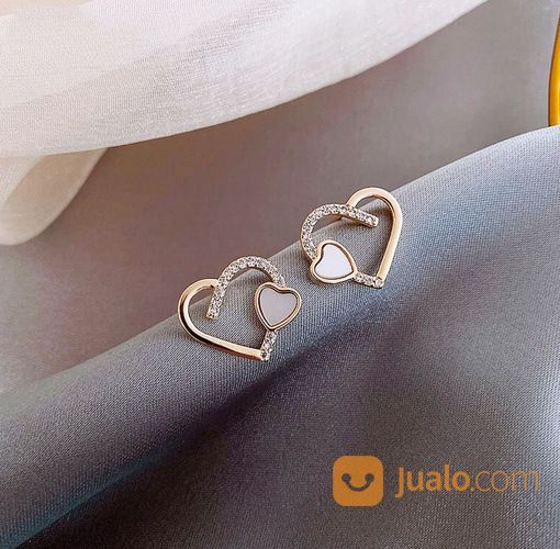 ANTING PERHIASAAN DAILY BENTUK LOVE BERLAPIS EMAS TITANIUM