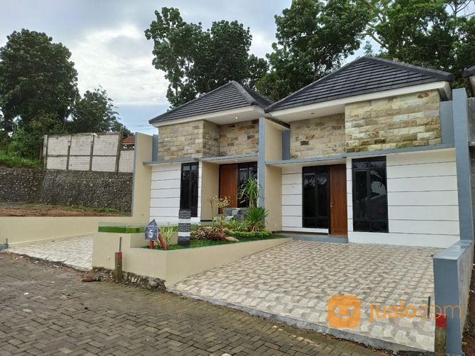 RUMAH MEWAH DENGAN PEMANDANGAN YANG INDAH DI SEMARANG