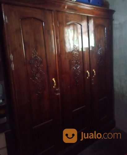 Lemari Pakaian Jati
