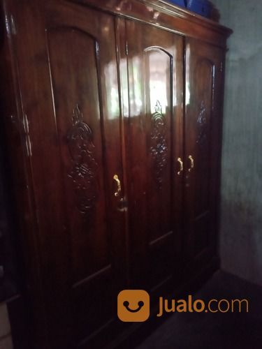 Lemari Pakaian Jati