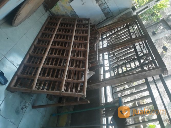 Sedia Kayu Ulin Bekas Bongkaran Rumah