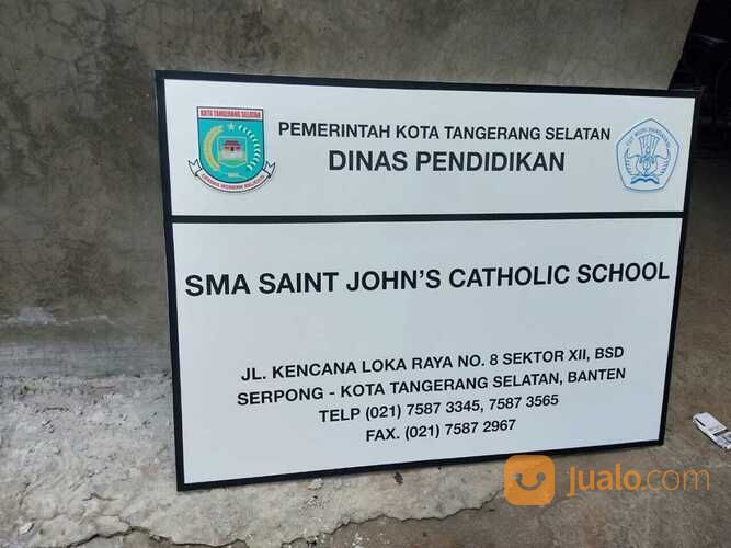 Papan Nama Akrilik