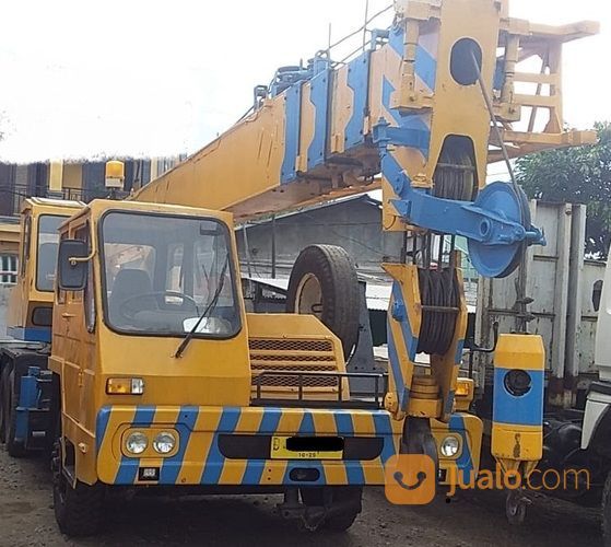 Mobile Crane Kato NK200 Kapasitas 20 Ton