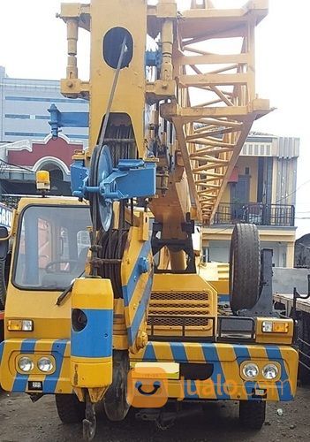 Mobile Crane Kato NK200 Kapasitas 20 Ton
