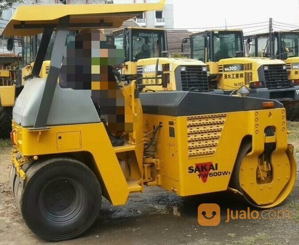 Tandem Roller Kombinasi Sakai TW500W-1