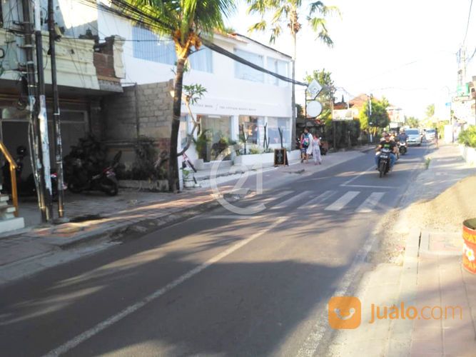 Toko 1 Lantai Dekat Pantai Di Jl. Batubelig Kerobokan Bali